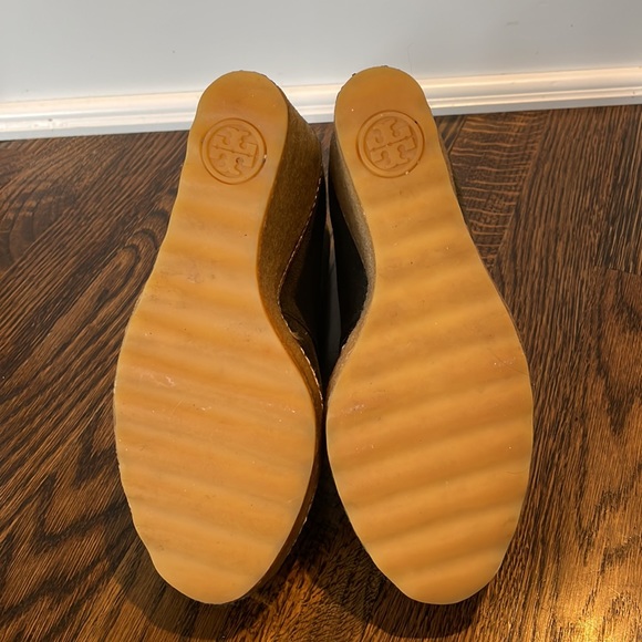 Tory Burch Lace-Up Green Suede Booties - Picture 5 of 5